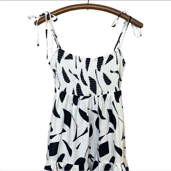 ASTR THE LABEL Marlene Square Neck Smocked Midi Dress NWT - Picture 5 of 11